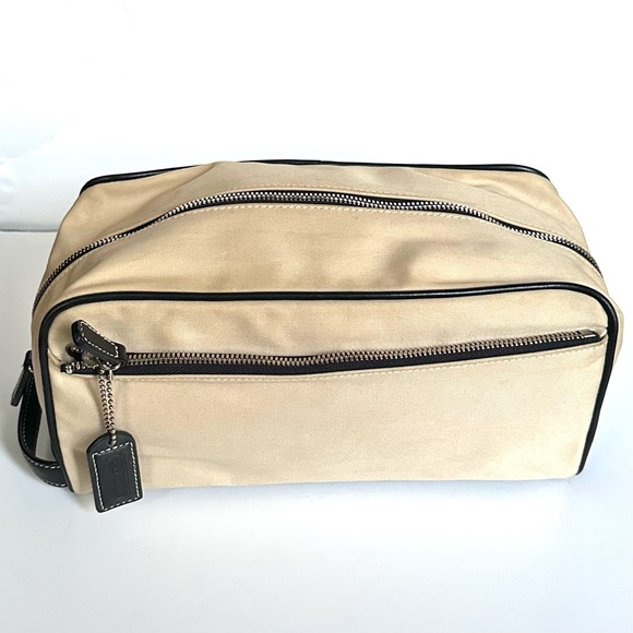 Coach Handbags - Vintage COACH Hamptons Travel Bag